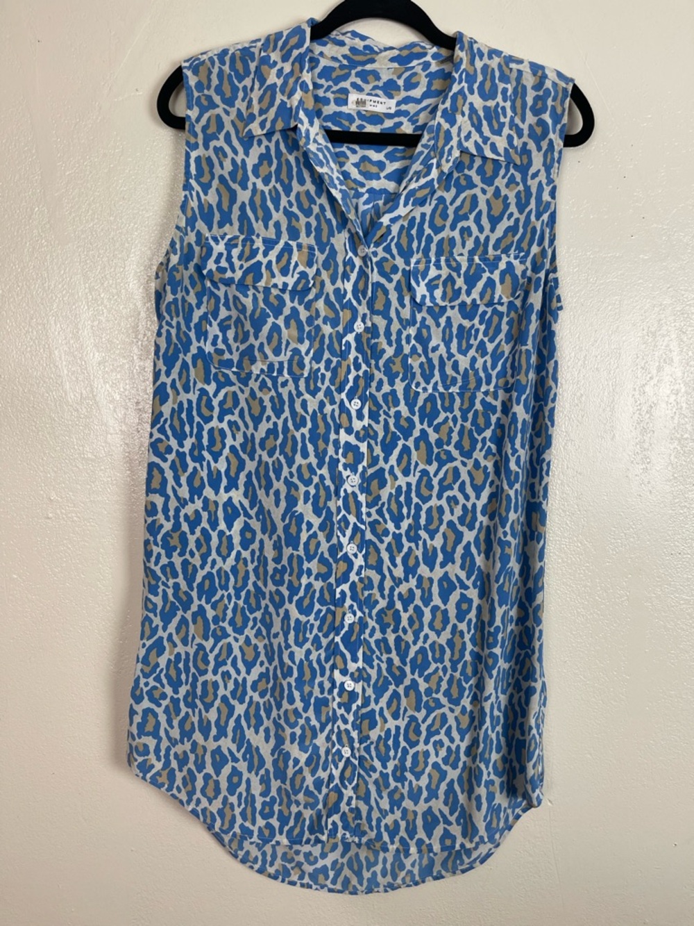 Equipment Sleeveless Button-Front Leopard Print Blouse in Blue 100% Silk